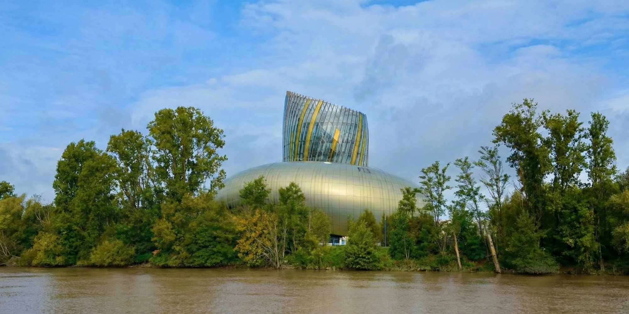 La Cité du Vin au crépuscule