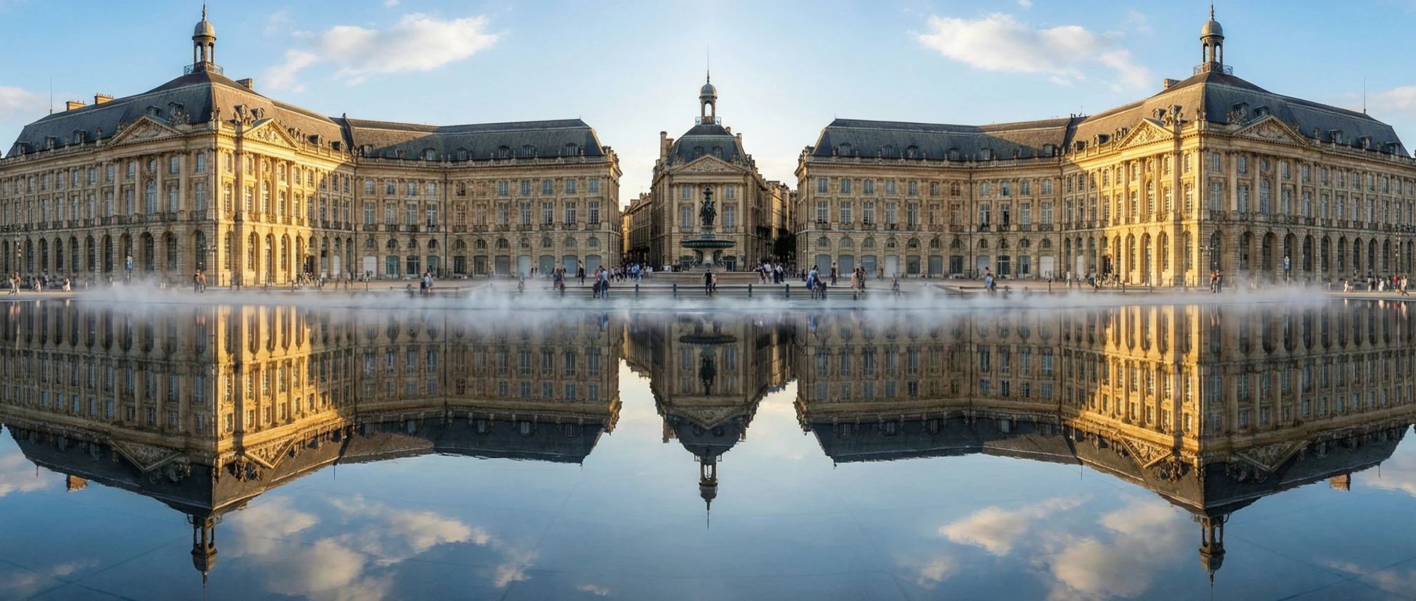La Place de la Bourse reflétée dans le miroir d'eau